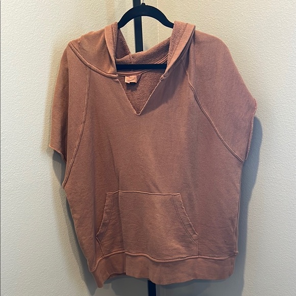 Never been worn Universal Thread Terracotta Short Sleeve Hoodie - Picture 1 of 3